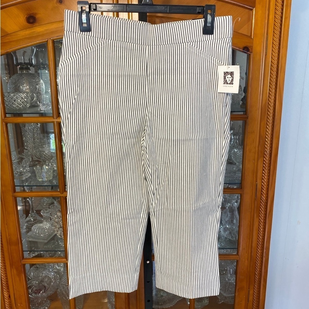Ann Klein Seersucker Style Gray White Striped Pull On Super Crop Pant NWT size S